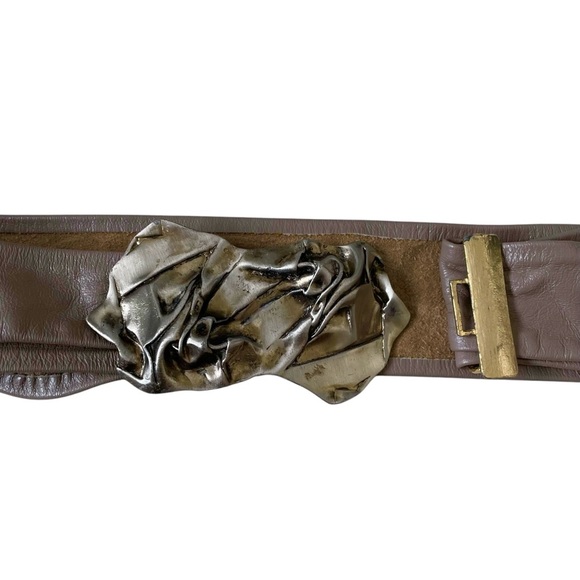 Vintage Leather Belt With Metal Brutalist Buckle
Tan Taupe One Size main image 4